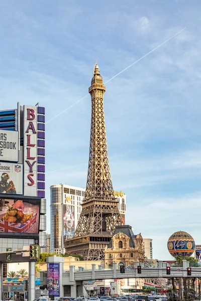 Лас Вегас Сша Травня 2022 Ейфелева Вежа Міські Готелі Вздовж — стокове фото