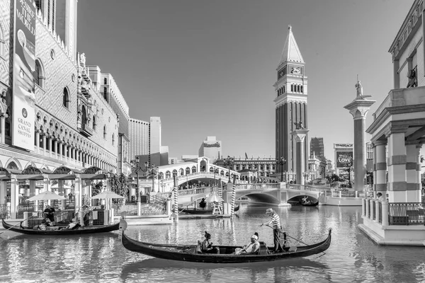 Las Vegas Usa May 2022 People Enjoy Gondola Ride Hotel — Foto de Stock