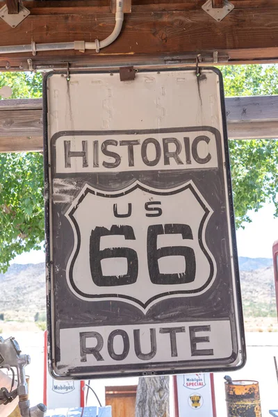 Hackberry Usa May 2022 Historic Route Sign Old Wooden Wall — Zdjęcie stockowe