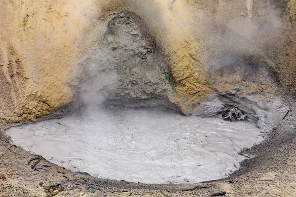 Boiling Hot Mud Spring Yellowstone National Park Usa — Fotografia de Stock