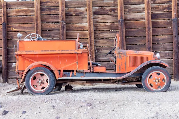 Old Historic Fire Truck Parking Sandy Street — Foto de Stock