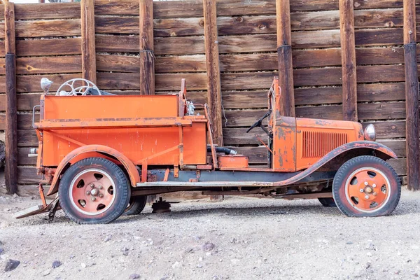 Old Historic Fire Truck Parking Sandy Street — ストック写真