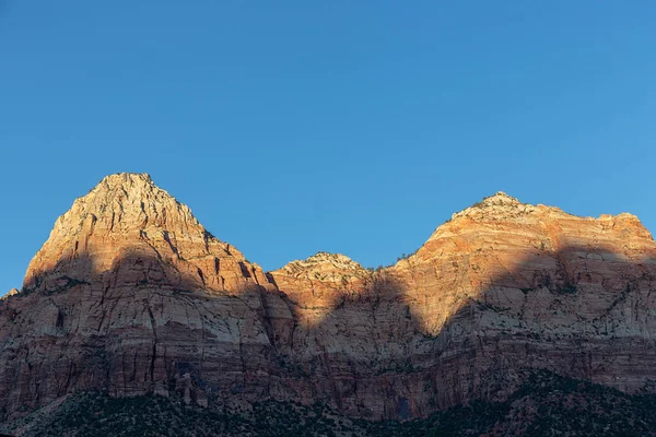 Utah, ABD 'deki Zion Ulusal Parkı' ndaki manzaralı dağ manzarası