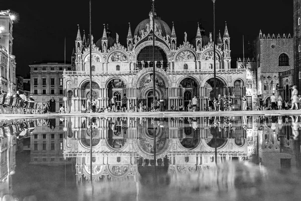 Venise Italie Juillet 2021 Touristes Sur Place Saint Marc Nuit — Photo