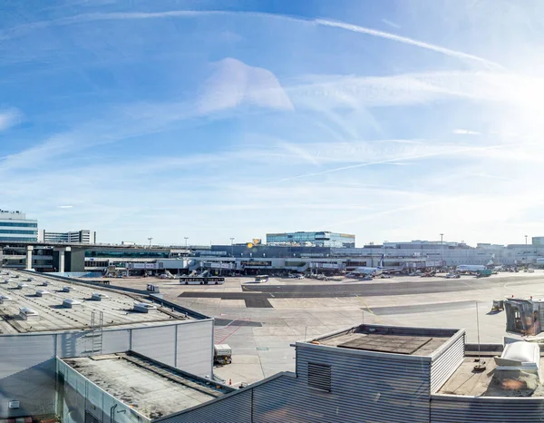Frankfurt Almanya Haziran 2022 Reis Sabah Işığında Frankfurt Havaalanı Terminaline — Stok fotoğraf