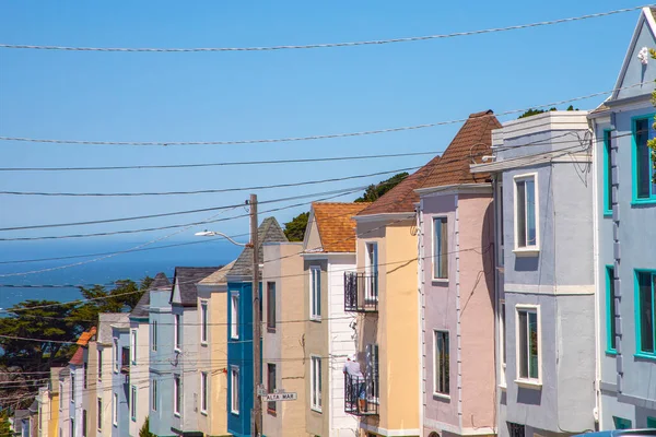 旧金山有山体斜坡的房屋正面 — 图库照片