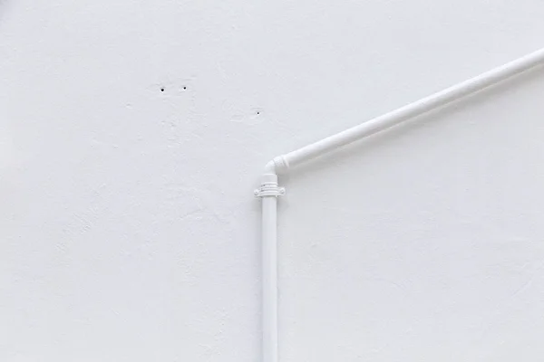 Fundo Harmônico Parede Gesso Pintado Branco Com Tubo Água — Fotografia de Stock