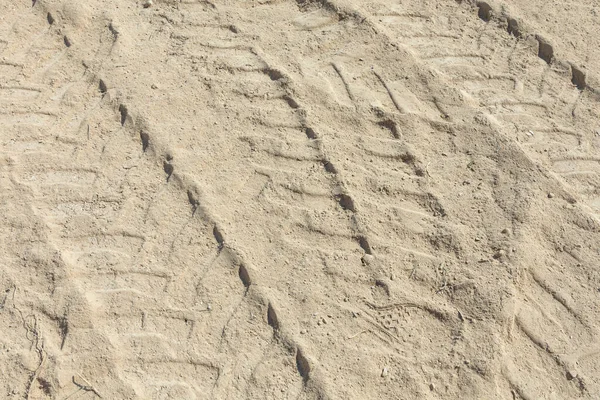 建筑工地沙地上挖掘机的痕迹 — 图库照片