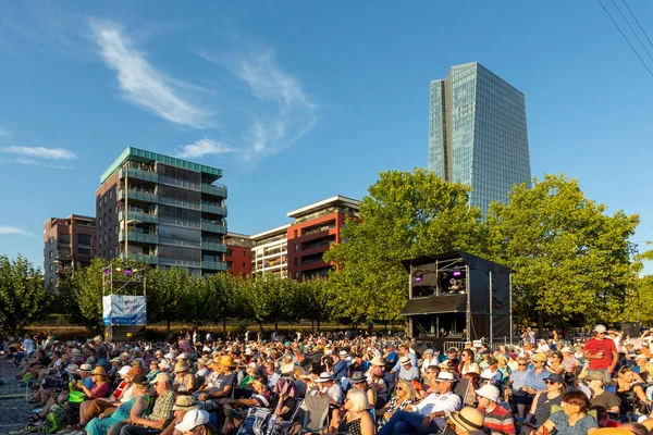 Frankfurt Duitsland Augustus 2022 Mensen Genieten Van Het Openluchtfestival Met — Stockfoto