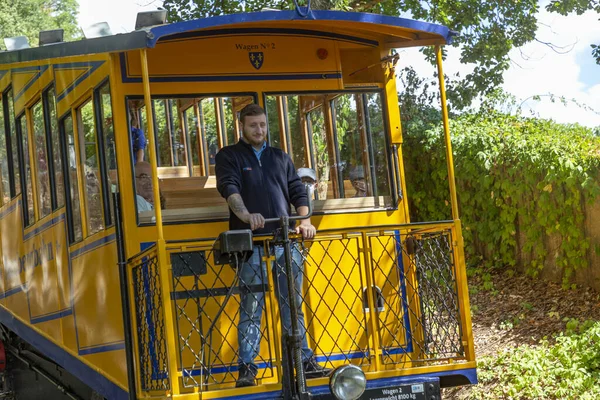 Wiesbaden Tyskland September 2022 Det Historiska Gula Vattentåget Nerobergbahn Vid — Stockfoto