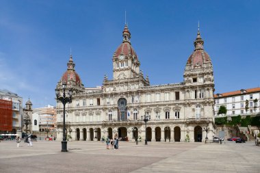 La Coruna, İspanya - 2 Eylül 2021: İspanya 'nın A Coruna kentindeki Plaza de Maria Pita Meydanı' nda Belediye veya Belediye Sarayı veya Concello da Coruna