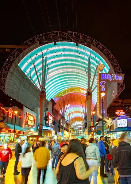 Las Vegas Usa 2019 Március Fremont Street Sok Neonlámpával Turistával — Stock Fotó