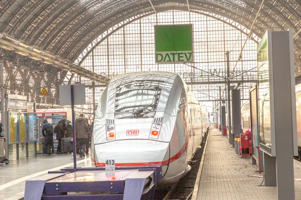 Frankfurt Alemanha Dezembro 2021 Pessoas Que Apressam Para Trem Alta — Fotografia de Stock