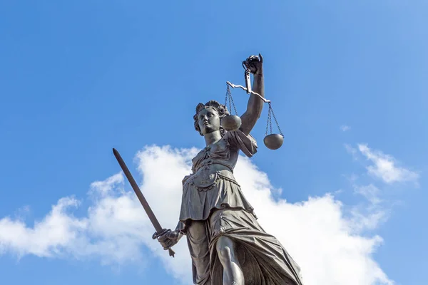 Lady Justice Fontän Vid Romerberg Frankfurt Tyskland — Stockfoto