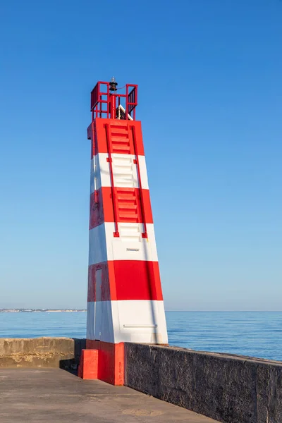 Pequeno Farol Pintado Vermelho Branco Entrada Porto Lagos — Fotografia de Stock