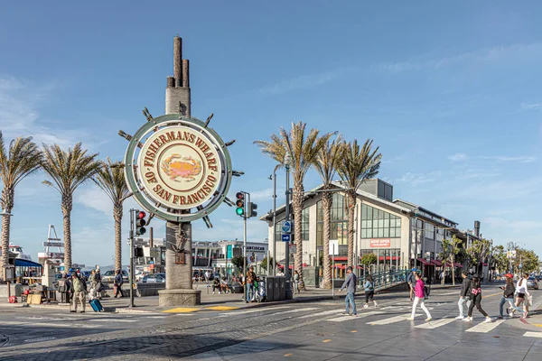 샌프란시스코 2022 사람들 새벽에 샌프란시스코 Fishermans Wharf 즐긴다 Famous Illuminated — 스톡 사진