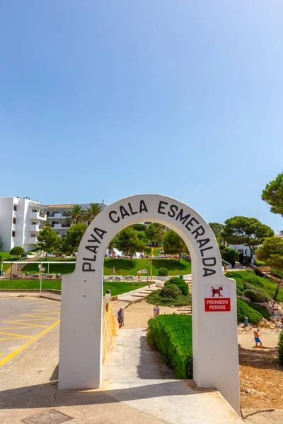 Кала Испания Июня 2022 Года Вход Пляж Эсмеральда Кала — стоковое фото