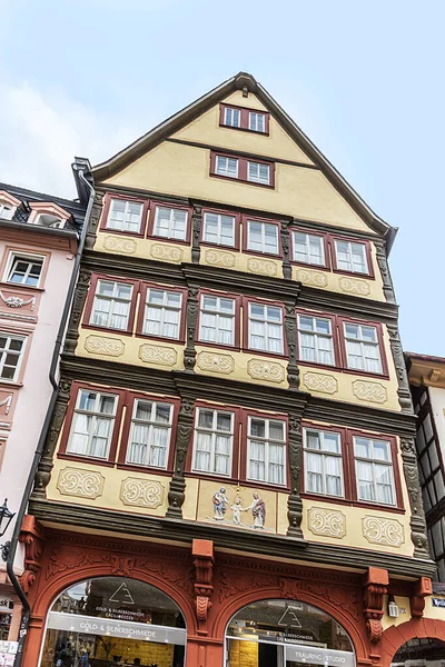 Mainz August 2022 Traditionelle Deutsche Fachwerkhäuser Der Mainzer Innenstadt Kopfsteinpflasterstraße — Stockfoto