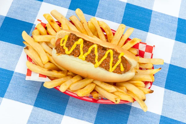 Chilidog med senap — Stockfoto