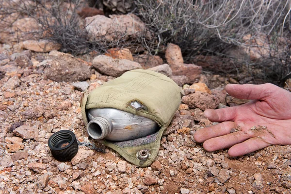 Dead hiker and empty canteen — Stock Photo, Image