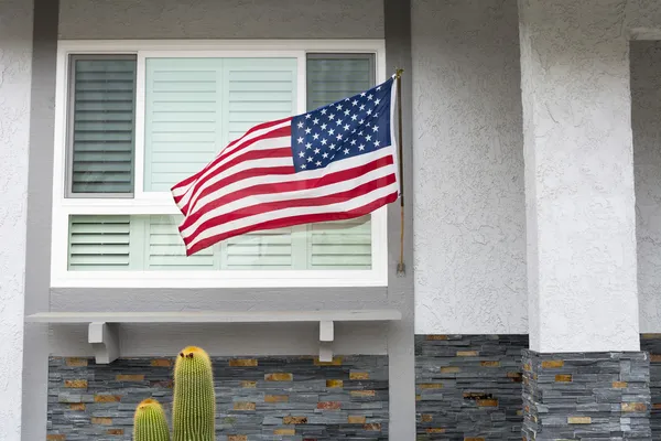 Bandera en casa —  Fotos de Stock