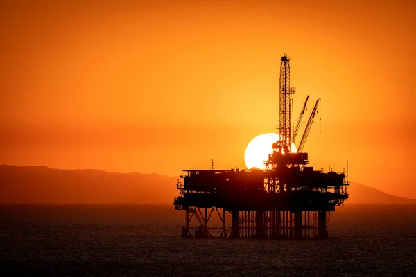 Offshore Oil Platform Coast California Frames Orange Sky Full Smoke — Stock Photo, Image