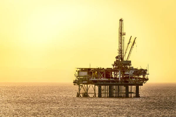 Plataforma Petrolífera Alta Mar Frente Costa California Enmarca Contra Cielo — Foto de Stock