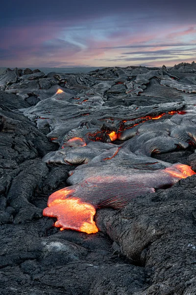 Erupting Lava Dusk Hawaii Oozes Earth Crust Form New Volcanic — Fotografia de Stock