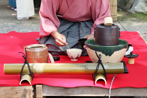 Japanese tea ceremony in garden — Stock Photo, Image