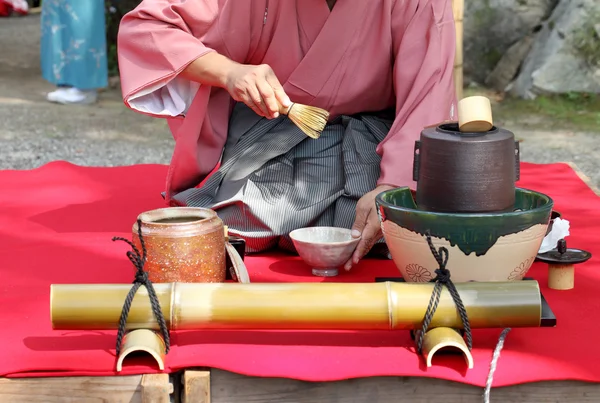 Japanese tea ceremony in garden — Stock Photo, Image
