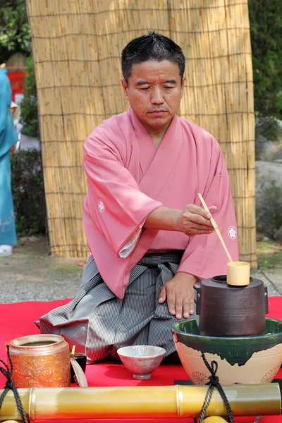 Japanese tea ceremony in garden — Stock Photo, Image