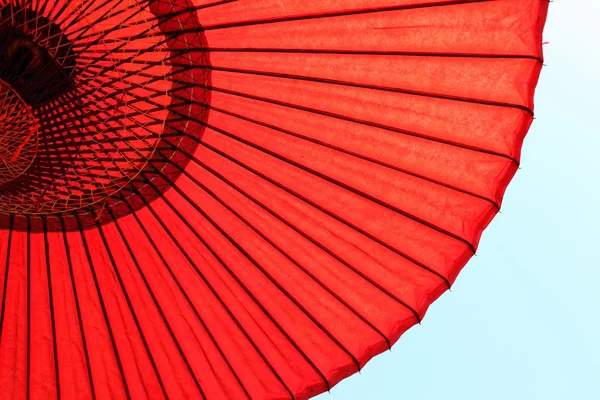 Roter japanischer Regenschirm lizenzfreie Stockbilder