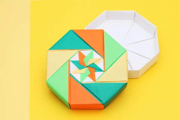 Origami caja de papel —  Fotos de Stock