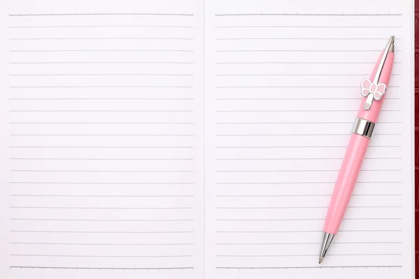 Notizbuch und Kugelschreiber leer — Stockfoto