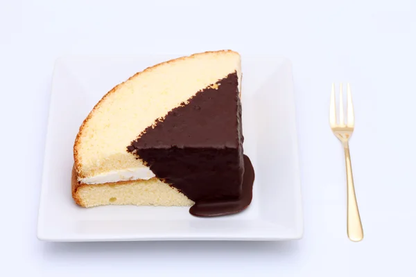 巧克力奶油海绵蛋糕 — 图库照片