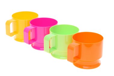Renkli plastik bardaklar