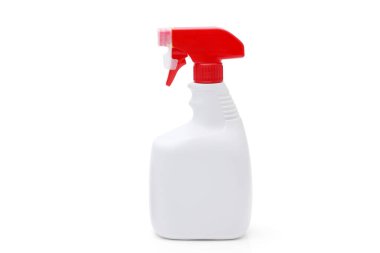Beyaz arkaplanda izole edilmiş plastik sprey şişesi 