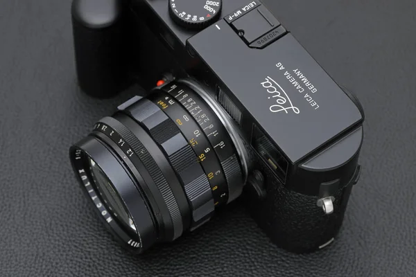 香川県 2022年2月25日 Leitz 50Mm Noctilux Mマウントレンズを搭載したライカM9 Pフルフレームデジタルレンジファインダーカメラ ヴィンテージ収集可能な古典的なレンズコンセプト — ストック写真