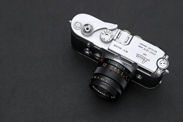 香川県 2022年2月27日 Leitz 50Mm Summicron Mマウントレンズを搭載したライカM3レンジファインダーカメラ ヴィンテージ収集可能な古典的なレンズコンセプト — ストック写真