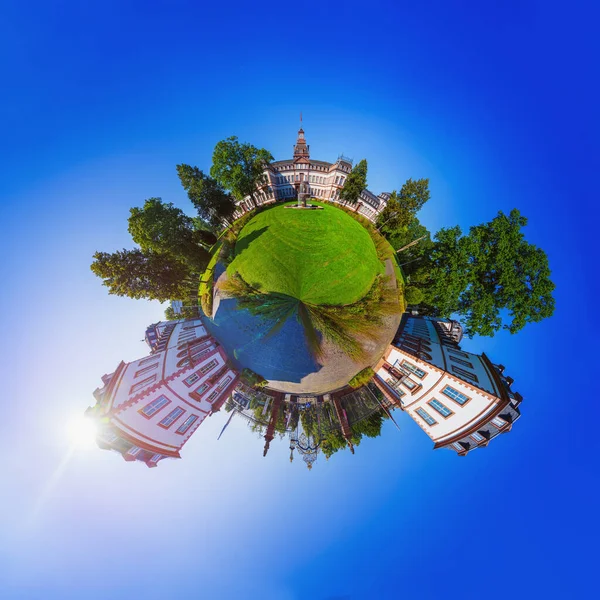 Hanau, Philippsruhe Stadt Park, küçük bir gezegende. Almanya