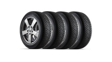  Beyaz arkaplanlı yeni kış lastikleri. 