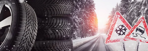 Señal Advertencia Debido Nevada Hora Cambiar Los Neumáticos —  Fotos de Stock
