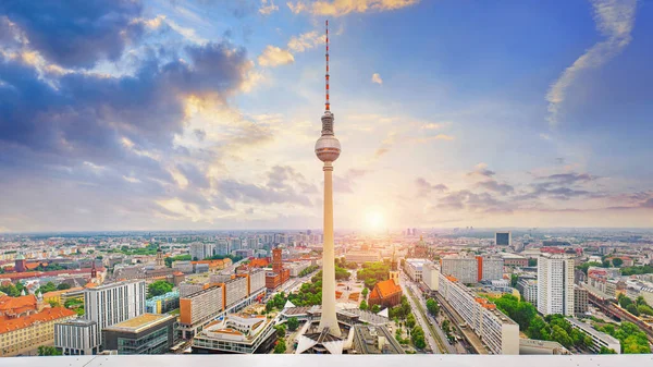 Berlin Skyline Stort Panorama Med Torn Vid Den Vackra Solnedgången — Stockfoto