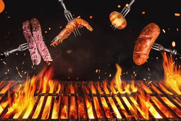 Vuur Ontvlamt Deeltjes Zwarte Achtergrond Grill Achtergrond Lege Ontslagen Barbecue — Stockfoto