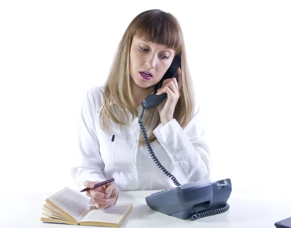 Mulher de negócios falando ao telefone — Fotografia de Stock