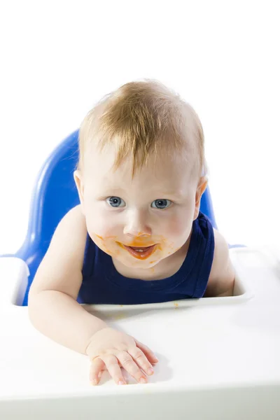 Ler blåögda barn utfodring pumpa puré — Stockfoto