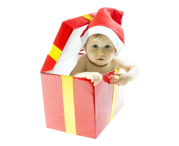 Bebê de olhos azuis em chapéu de Papai Noel na caixa presente — Fotografia de Stock