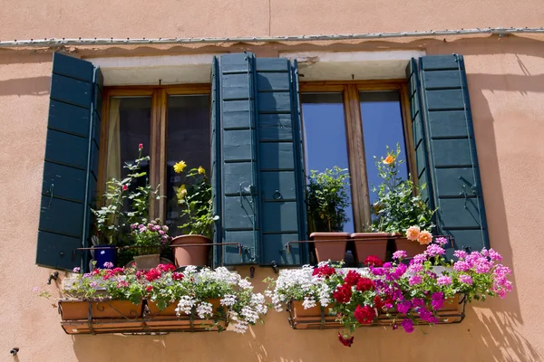 Windows and shutters — Stock Photo, Image
