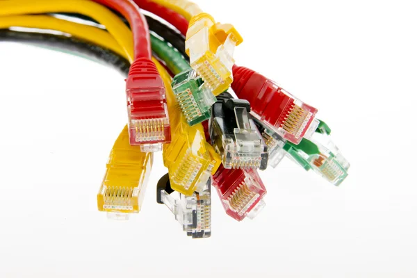 Цветные сетевые кабели — стоковое фото