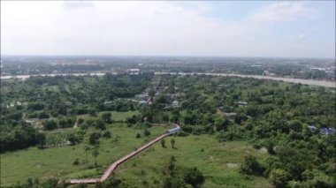 Tayland 'da Chao Phraya nehri ve bir adanın havadan görünüşü